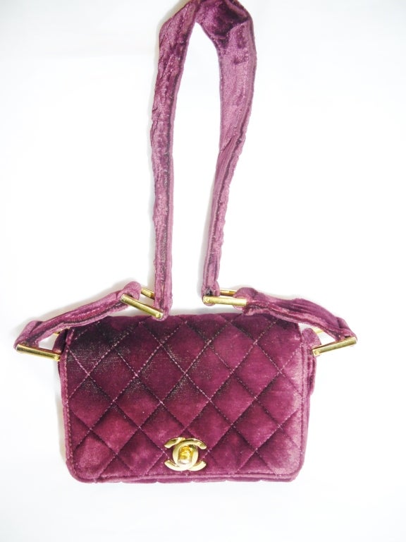 Chanel Vintage mini 2.55 burgundy velevet bag In Good Condition In New York, NY