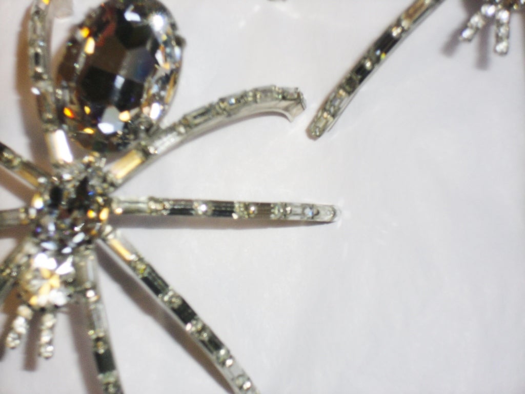 Butler and Wilson ONE Large Crystal Spider pin  Brooch In New Condition For Sale In New York, NY