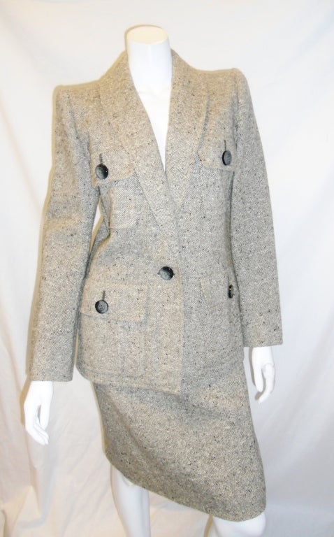 Defined by tweed suits, form-fitting pants and tall boots, the popular look was only one of Saint Laurent's many accomplishments.
So beautiful and so rare this Yves Saint Laurent Haute Couture tweed suit is a true gem. Tailored to a perfection.