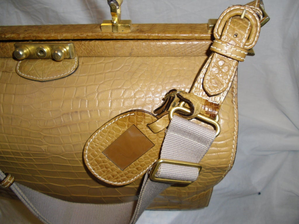 Gucci Alligator Large Doctor Travelling bag For Sale 3