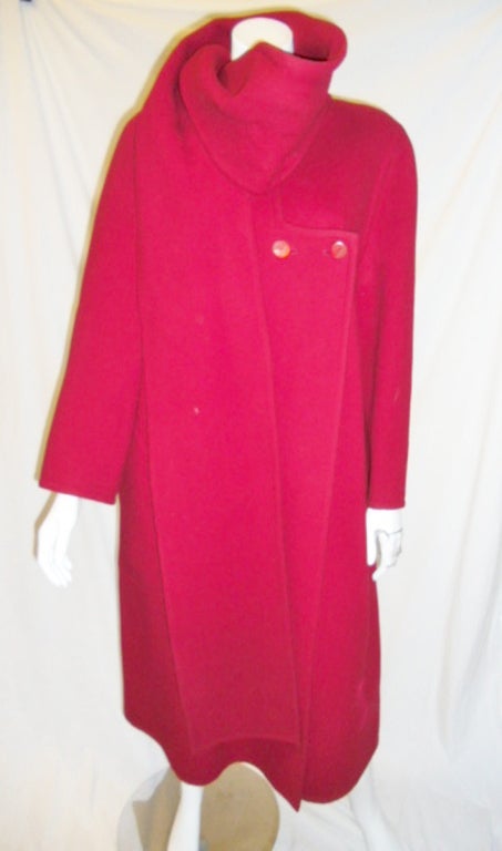 Jacqueline Kennedy‘s pink suit was made in 1961 by the New York dress salon, Chez Ninon. Chez Ninon Vintage  wool coat with matching scarf, Well known  2 in-seam pockets, 3 front top buttons, pristine condition,  100% wool , u-line , bust: 44'',
