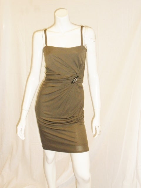 Jersey dress in taupe color, rushed and gathered to the side . Decorated with beautiful crystal pin. Dress Is fully lined  and bust part has complete reinforced separate corset for perfect fit. No Bra needed. size small.
Bust 34