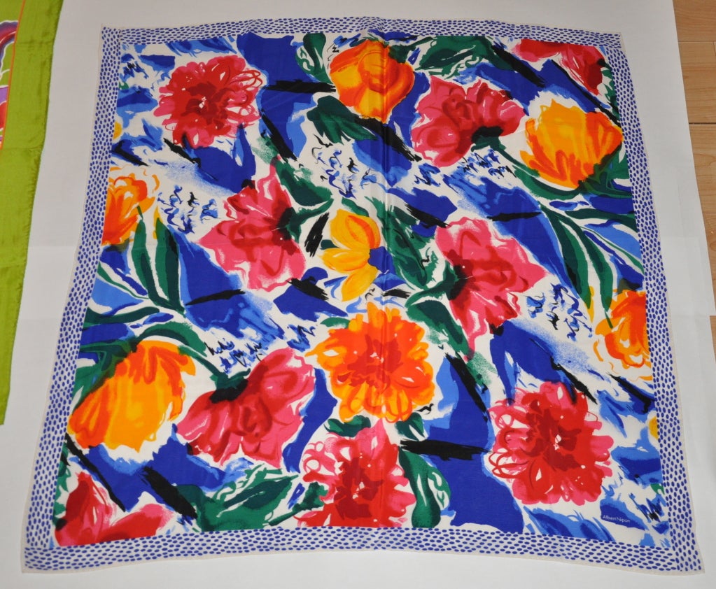 Albert Nipon Atrevido pañuelo de seda con estampado floral multicolor de 30 1/2