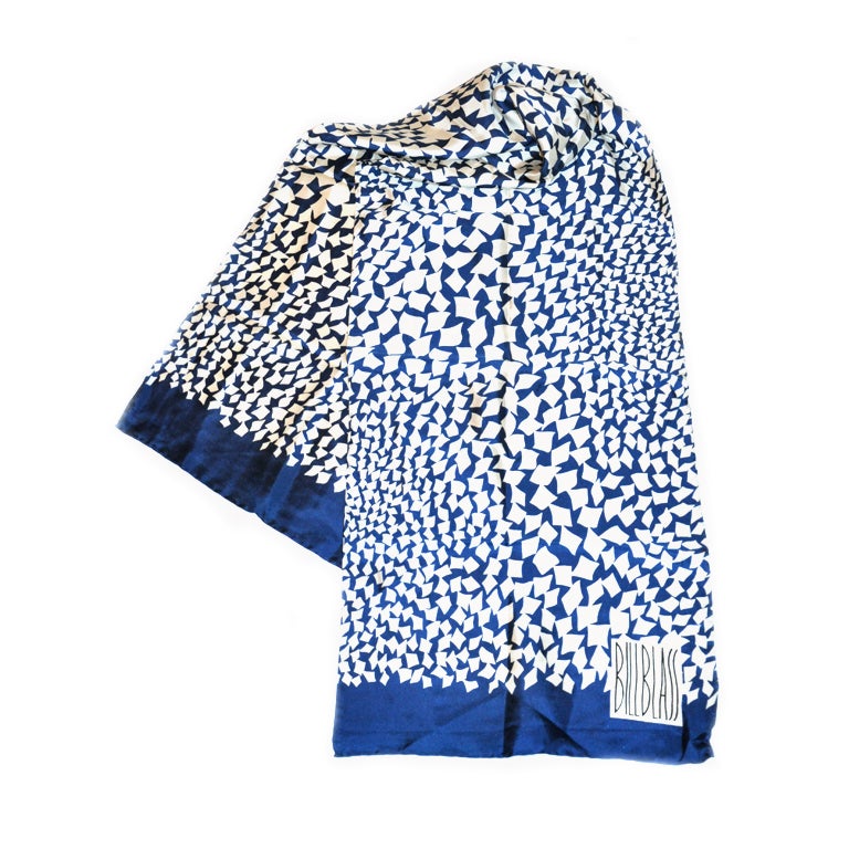 Bill Blass - Écharpe en soie bleu marine et blanche