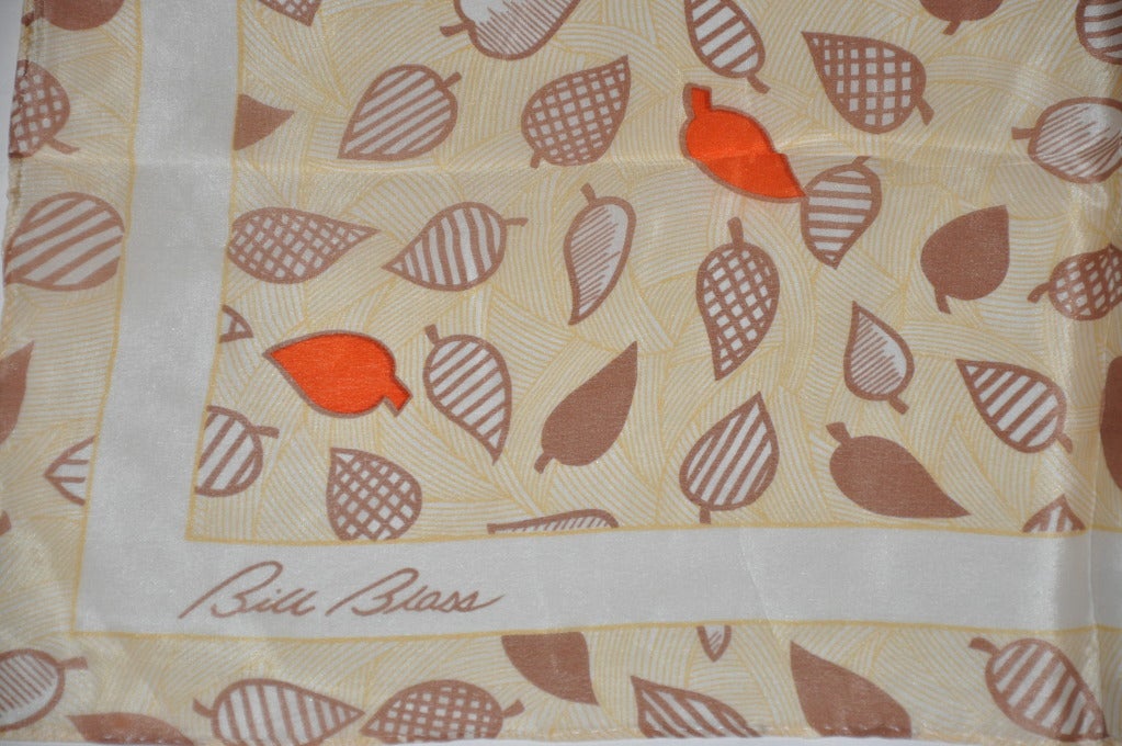 Bill Blass - Écharpe en soie imprimée « feuille » Pour femmes en vente