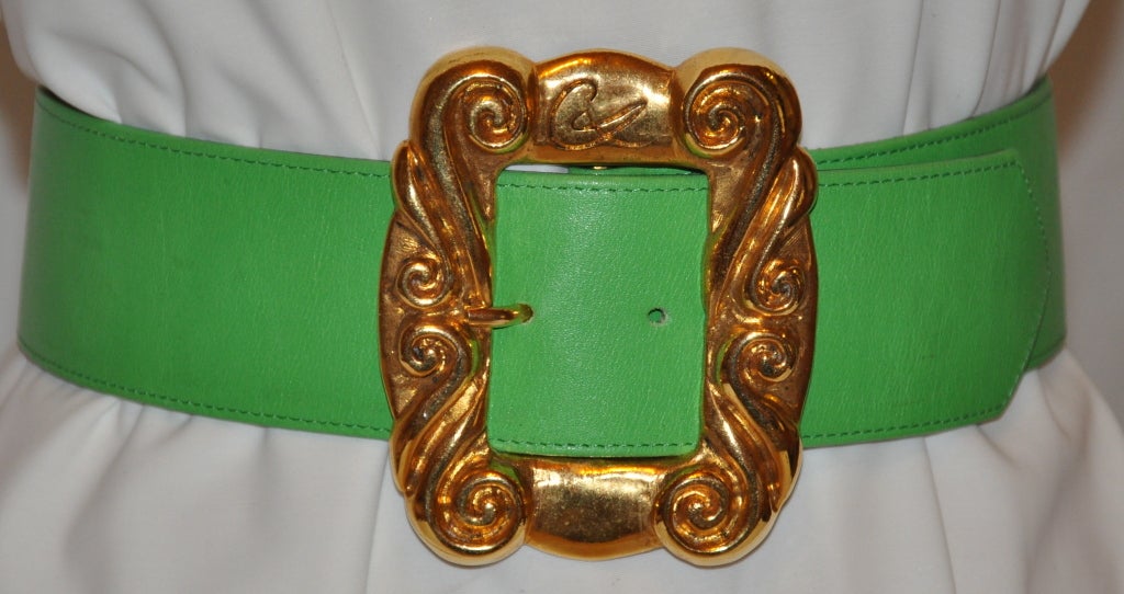 Christian Lacroix neon green calfskin leather belt with bold gilded gold hardware buckle measures 37