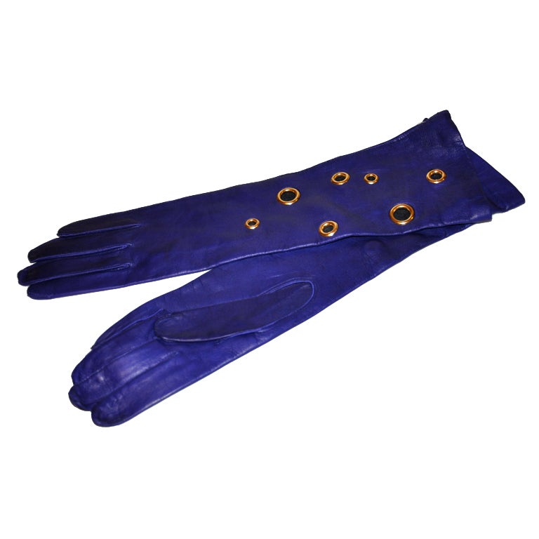 Deep Violet lambskin gloves with gold hardware For Sale