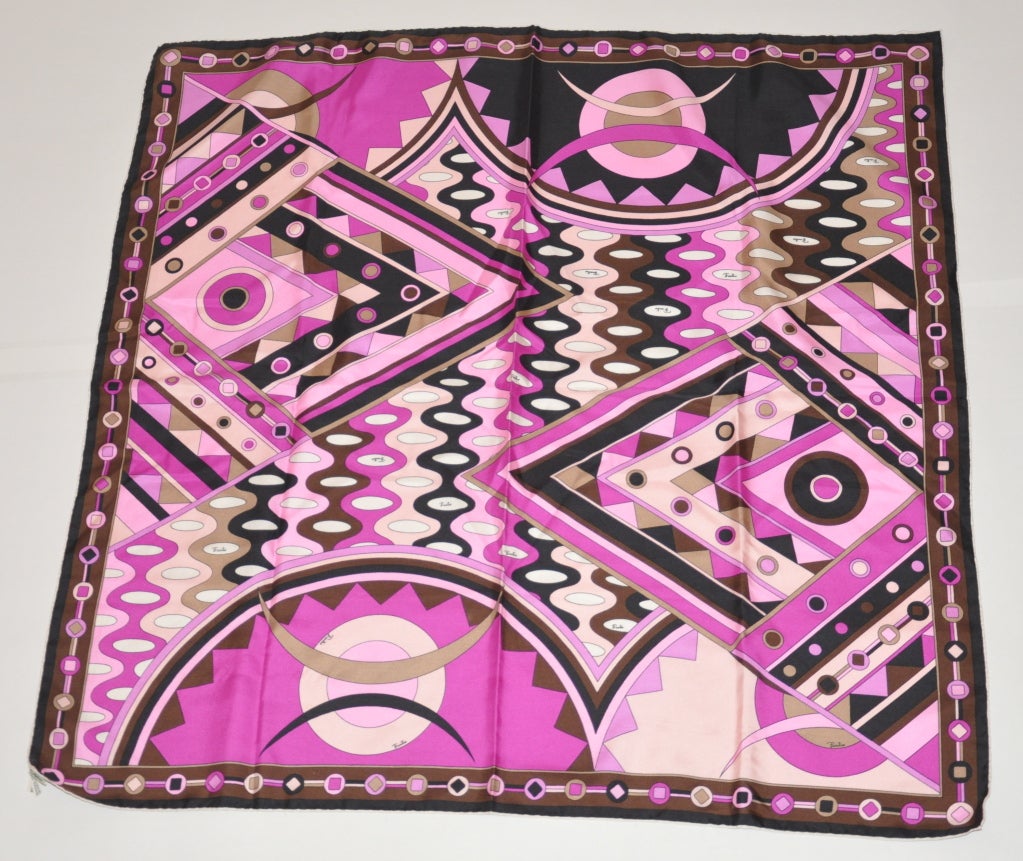 Il foulard astratto in seta Emilio Pucci misura 36