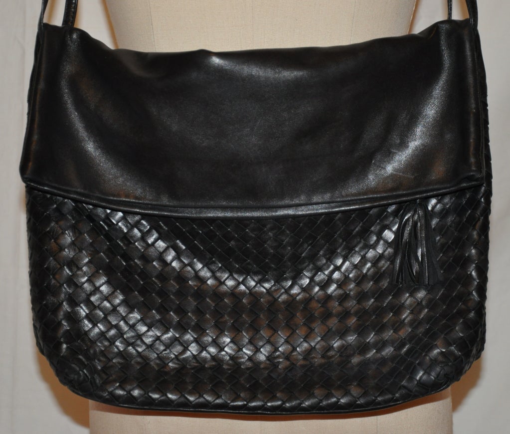 Bottega Veneta Ex-Large Black Lambskin Woven Shoulder Bag In Excellent Condition In New York, NY