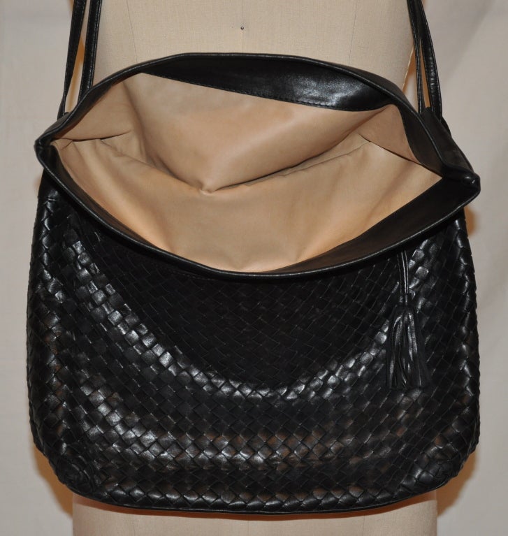Women's Bottega Veneta Ex-Large Black Lambskin Woven Shoulder Bag