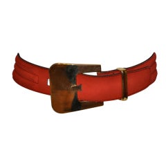 Escada Cintura in camoscio rosso con finiture dorate