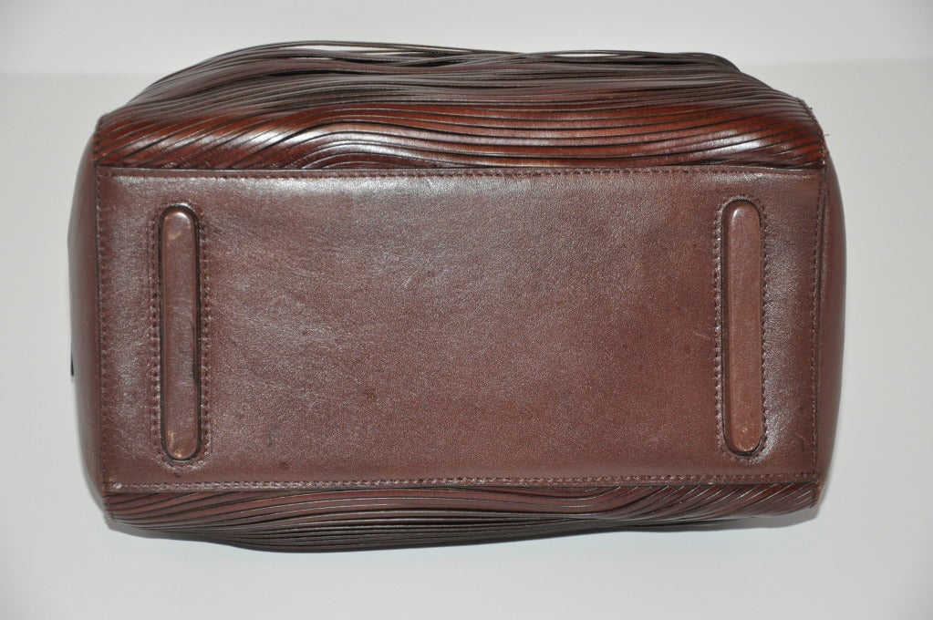 Sac à main en cuir de veau découpé et pochoir de Claude Montana Excellent état - En vente à New York, NY
