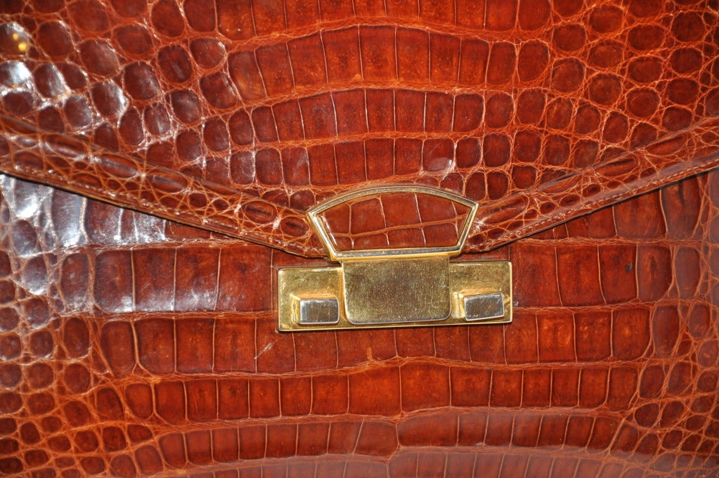 Golden Brown Alligator-Skin Sectional Handbag In Good Condition In New York, NY