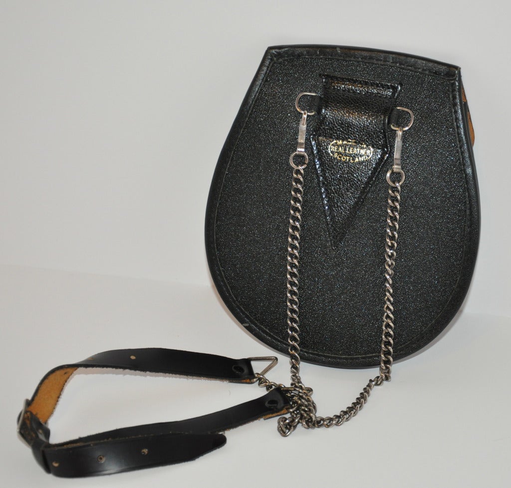 Scotland's Men's classic bag to be worn with their kilt's measures 8 in height, 7
