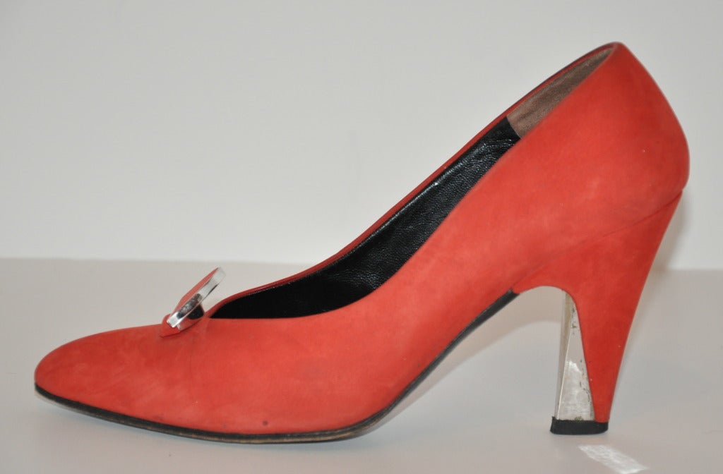 Charles Jourdan Fire-Red Suede Pumps In Good Condition In New York, NY