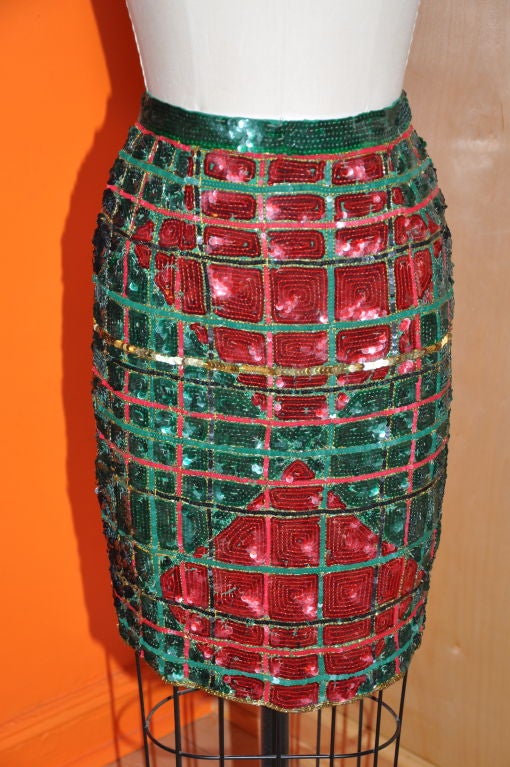 Red, Green & Gold sequined suit In Good Condition For Sale In New York, NY