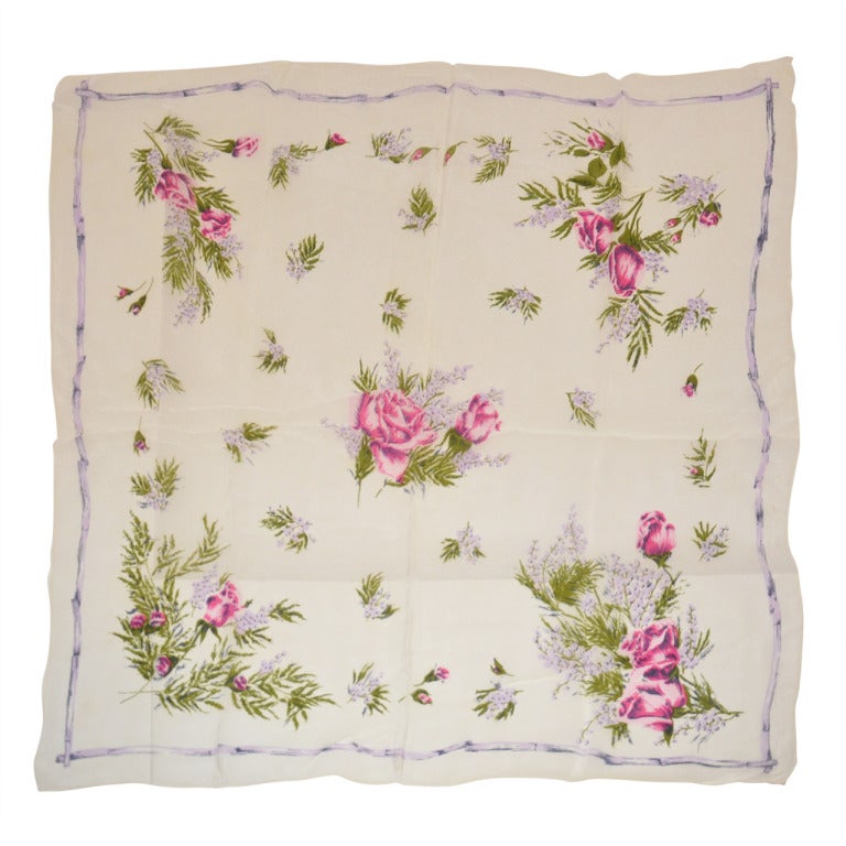 "Pañuelo de Seda Crema "Rosas y Bayas