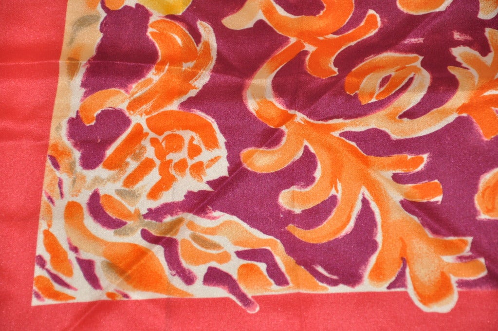 Donna Sciarpa di seta colorata con stampa in grassetto in vendita