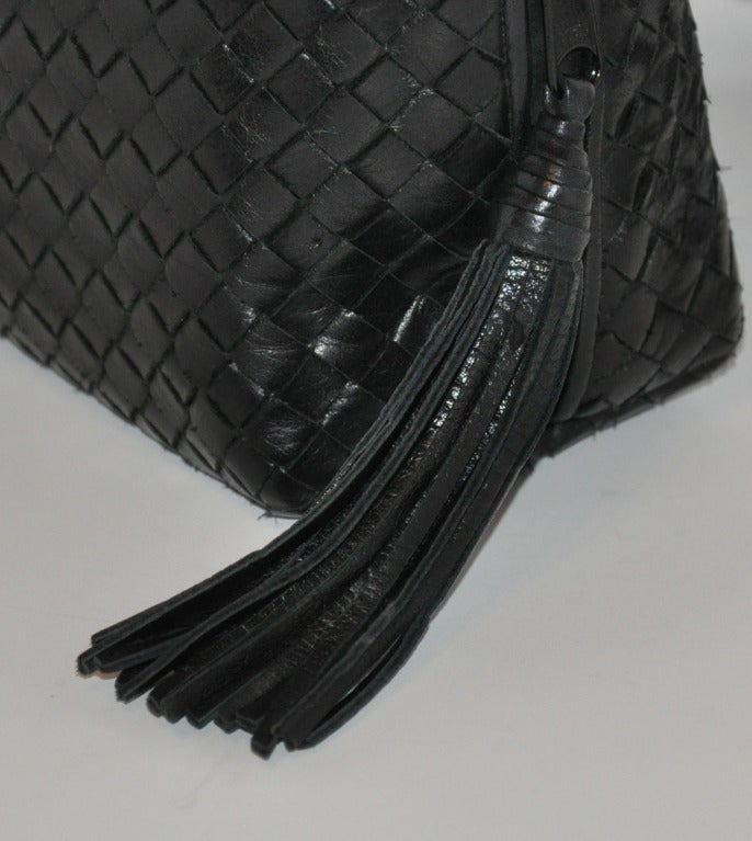 Borsa a tracolla in pelle intrecciata nera con doppia tracolla intrecciata In condizioni ottime in vendita a New York, NY