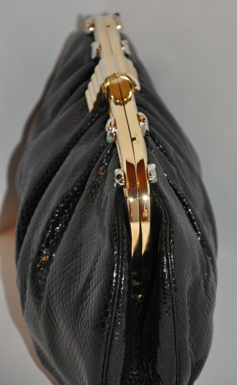 Judith Leiber Große Clutch aus schwarzer Eidechse und Cabochonsteinen Damen im Angebot