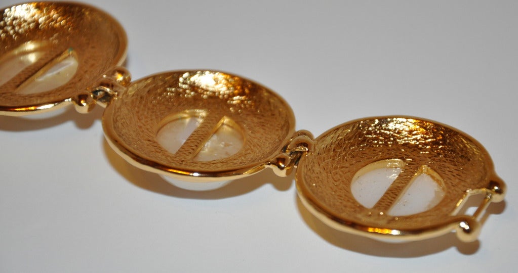 De las mujeres Yves Saint Laurent Pulsera de oro dorado con perlas en venta