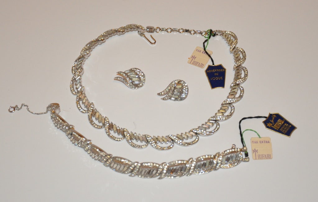 Trifari Wonderful set complete of gilded silver hardware finish, accented with multi-size rhinestones comes with the original box, Necklace, bracelet and earrings are set with wonderful rhinestones of multi-sizes, set in gilded-silver hardware.
  