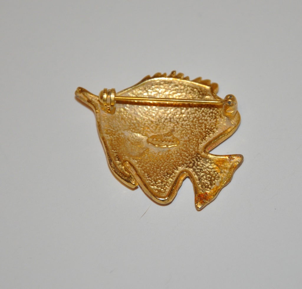 Mehrfarbige Fischbrosche aus Emaille von Covani Damen im Angebot