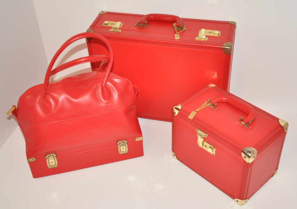 Ond tredobbelt Erhvervelse Elizabeth Arden "Red Door" 3-piece Luggage Set at 1stDibs