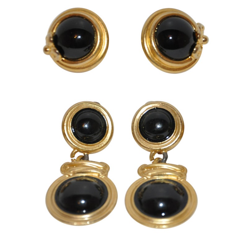Orecchini Givenchy "Set di due" in oro dorato con onice in vendita