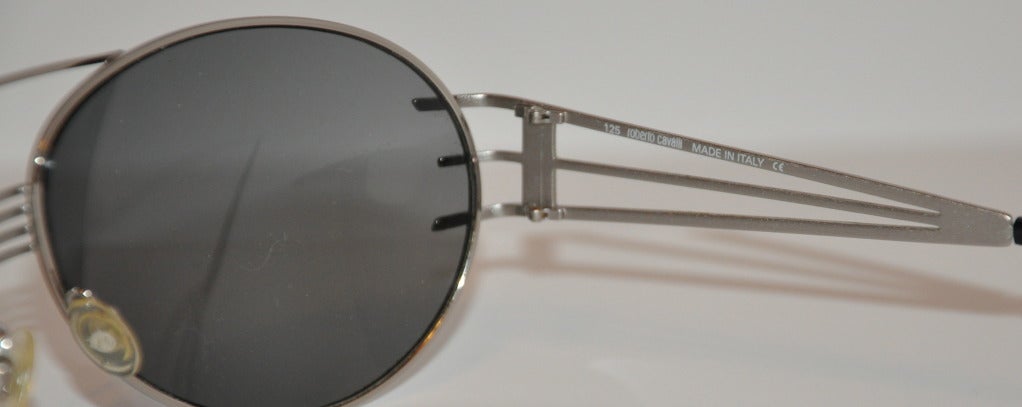 Noir Lunettes de soleil Roberto Cavalli encadrées d'argent en vente