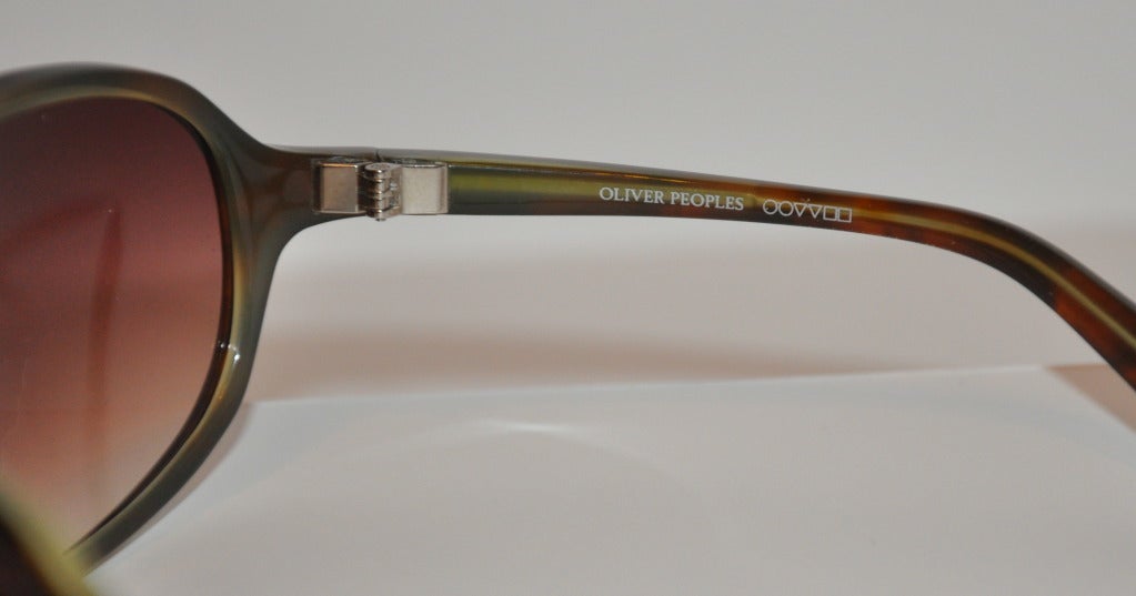 Oliver Peoples Tortoise Shell Sunglasses In Excellent Condition In New York, NY