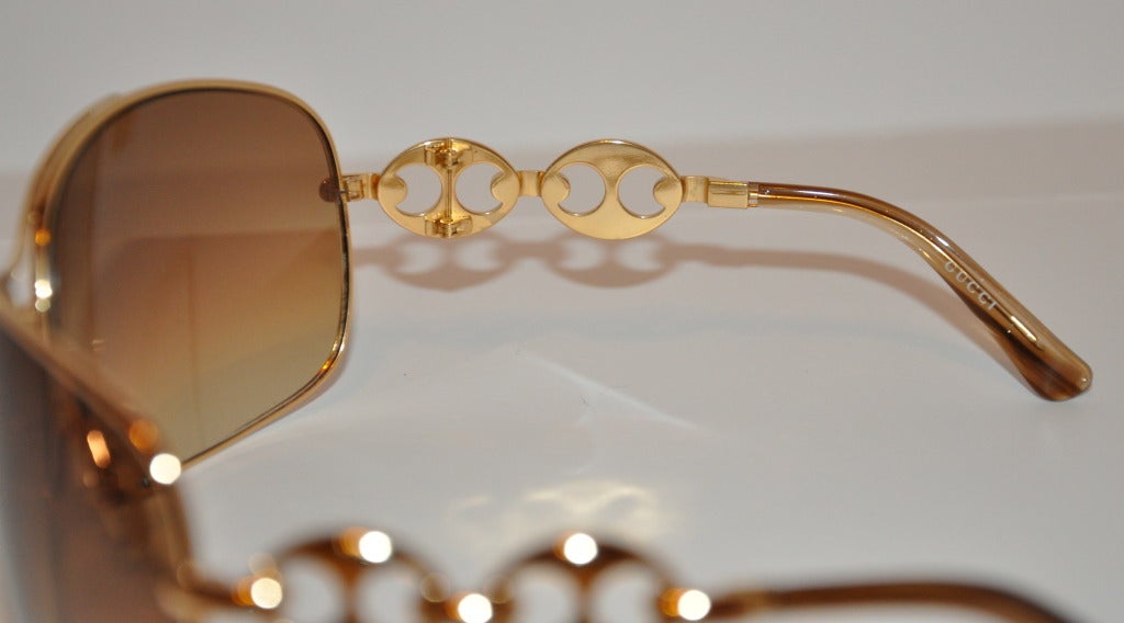 Brown Gucci Signature Logo Gilded Gold Bold Sunglasses For Sale