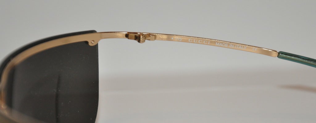 Verspiegelte Sonnenbrille von Gucci mit Goldbeschlägen im Zustand „Hervorragend“ im Angebot in New York, NY