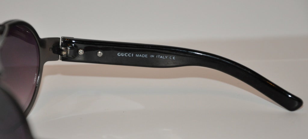 Gucci Black Sunglasses In Excellent Condition In New York, NY