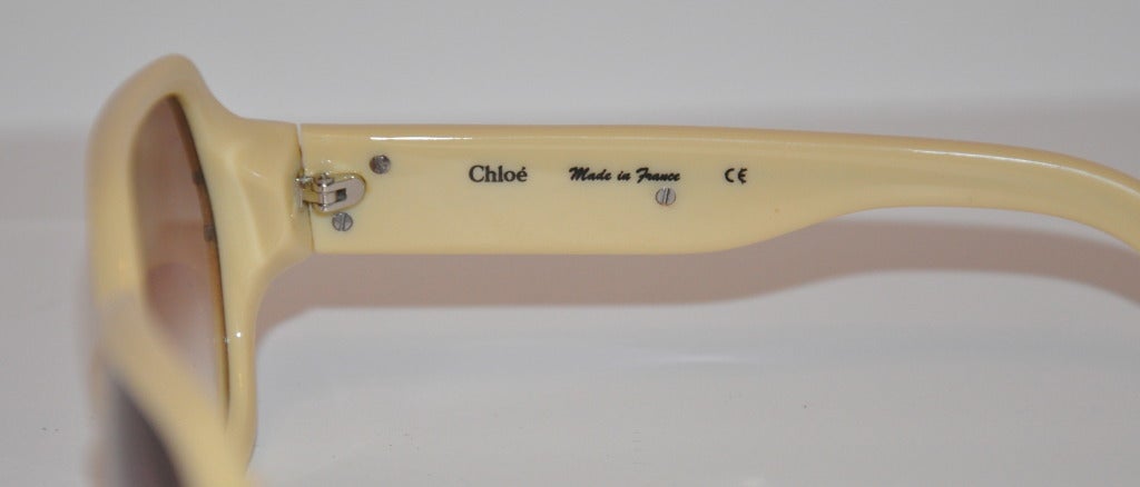 Chloe Cream with Silver Hardware Sunglasses In Excellent Condition In New York, NY