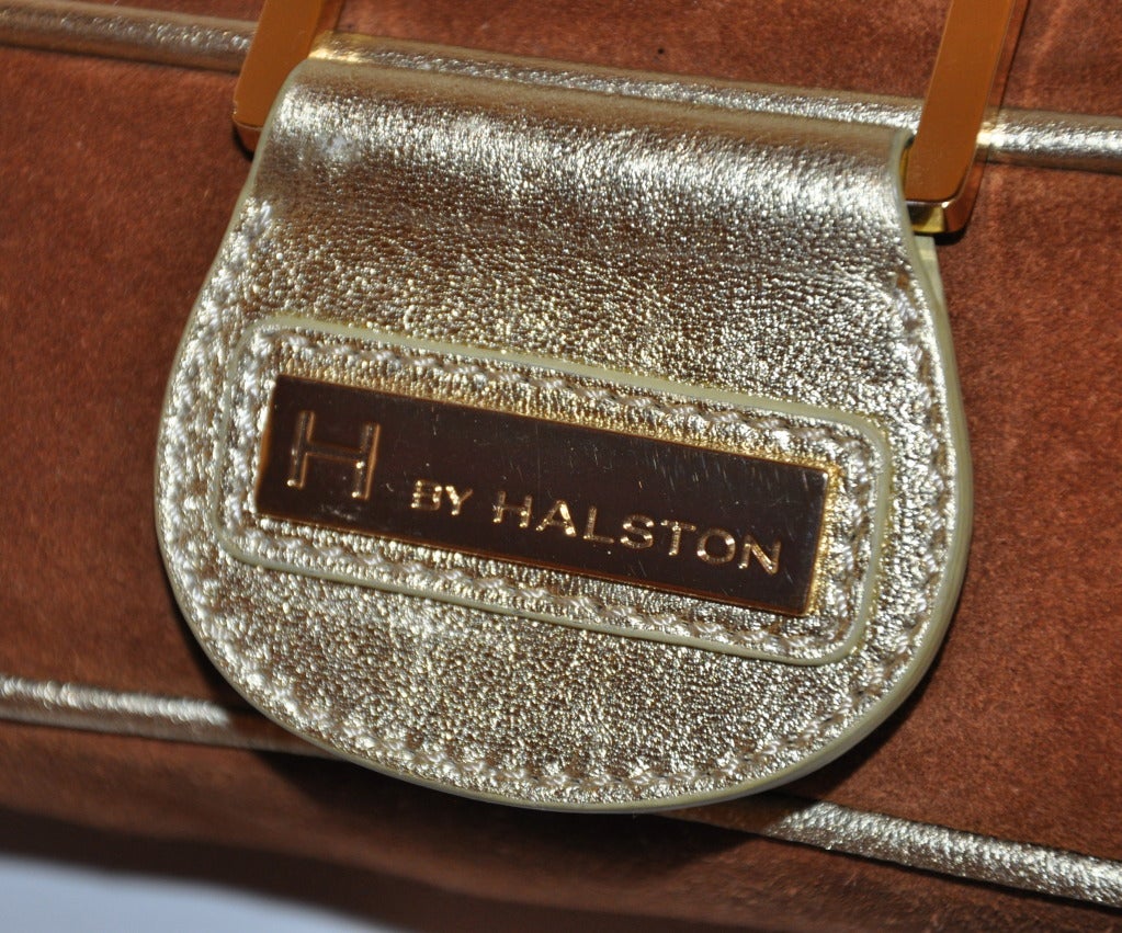 Halston - Sac à main en daim marron et cuir doré métallisé Excellent état - En vente à New York, NY