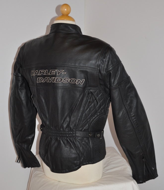 Harley Davidson women's heavily-padded black calfskin leather motorcycle jacket is size small regular. Quilted lining is removable for all-weather wear. Sleeves are heavily padded for protection against falling when riding.
   Front measures 21