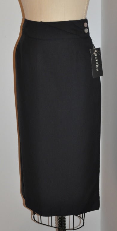 This simply wonderfully detailed Alexander McQueen pencil skirt has a high 16