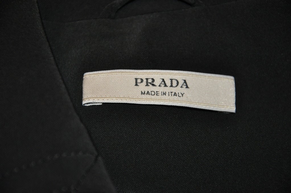 Prada: schwarze Stretch-Jacke mit Knopfleiste im Zustand „Hervorragend“ im Angebot in New York, NY