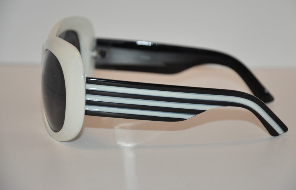 Bold black & white lucite glasses measures 2 1/2
