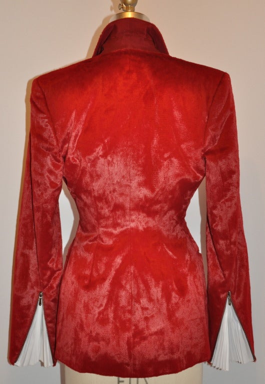 Donna Richard Tyler - Giacca doppiopetto con polsini a balze dettagliate, simile a un pony - rosso intenso in vendita