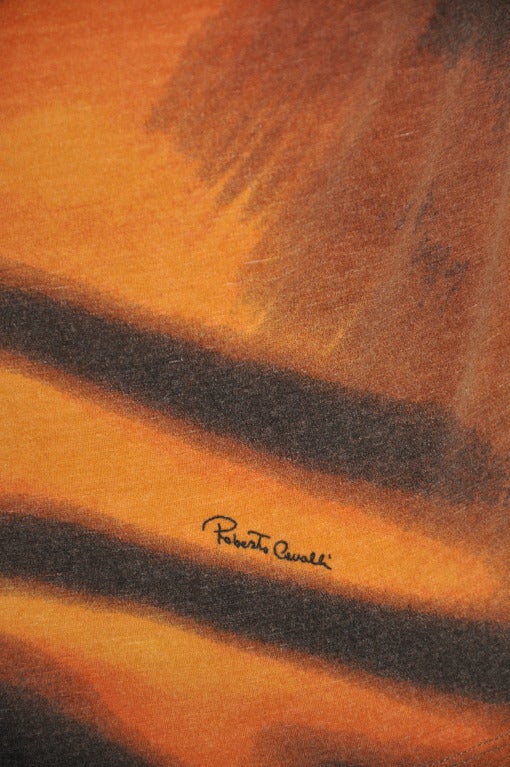 Roberto Cavalli Leopardenmuster mit schwarzem Nerzbesatz Stretch-Pullover in Größe Large/Italien.
   Rückenlänge misst 20