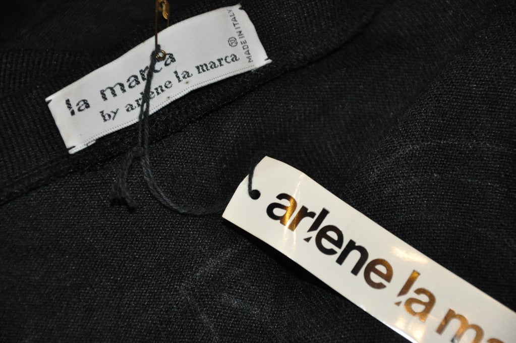 Arlene La Marca für La Marca Schwarzes halb-Domain-Oberteil mit schabloniertem offenem Oberteil im Angebot 1