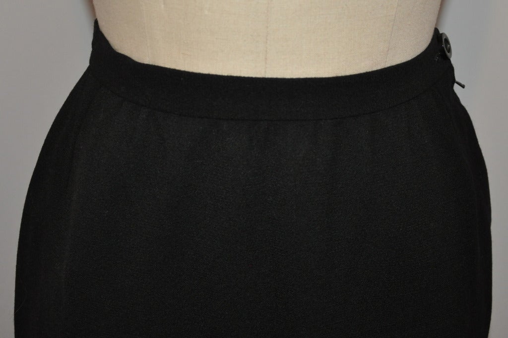 Hanae Mori Classic Black Wool Crepe Skirt In Excellent Condition For Sale In New York, NY