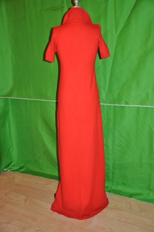 Rouge Rare robe longue rouge en cachemire Halston en vente