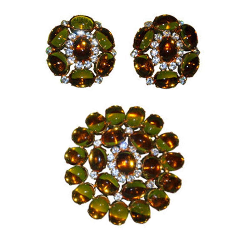 Signed Daniel Swarovski Brooch with matching ear clips For Sale