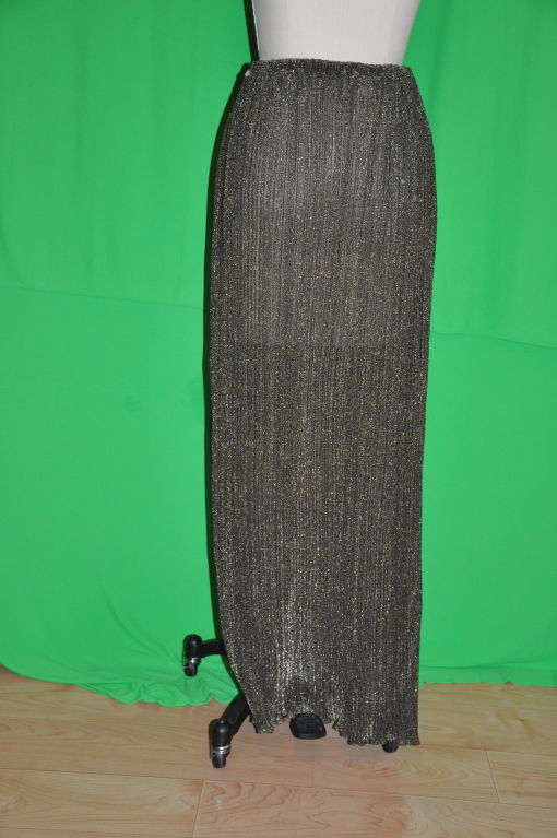 Gordon L. Clarke skirt has a elastic waist measuring 26 1/4 unstretched with a 1