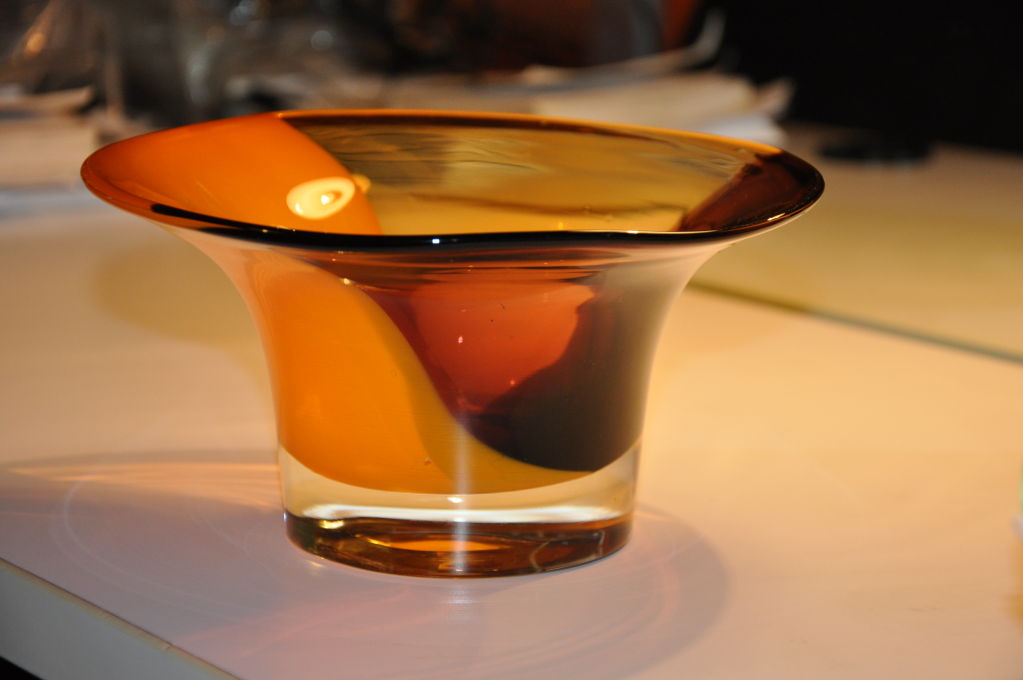 Murano deep bowl in shade of plum, orange, clear.<br />
Height: 4 1/2