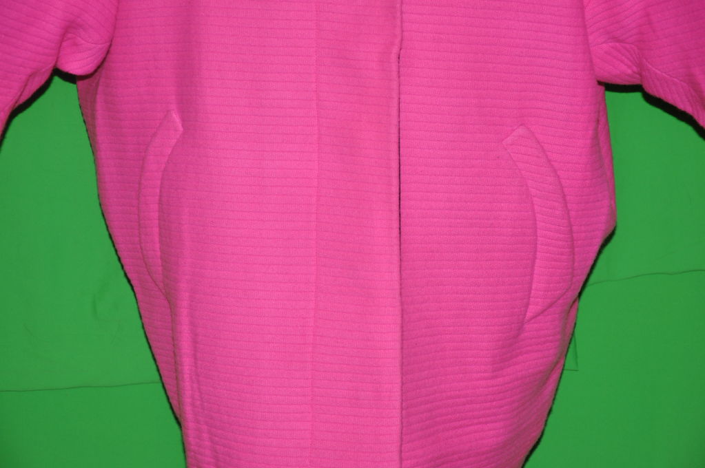 Donna Raro cappotto iconico Thierry Mugler Avant Garde in lana fucsia e velluto in vendita