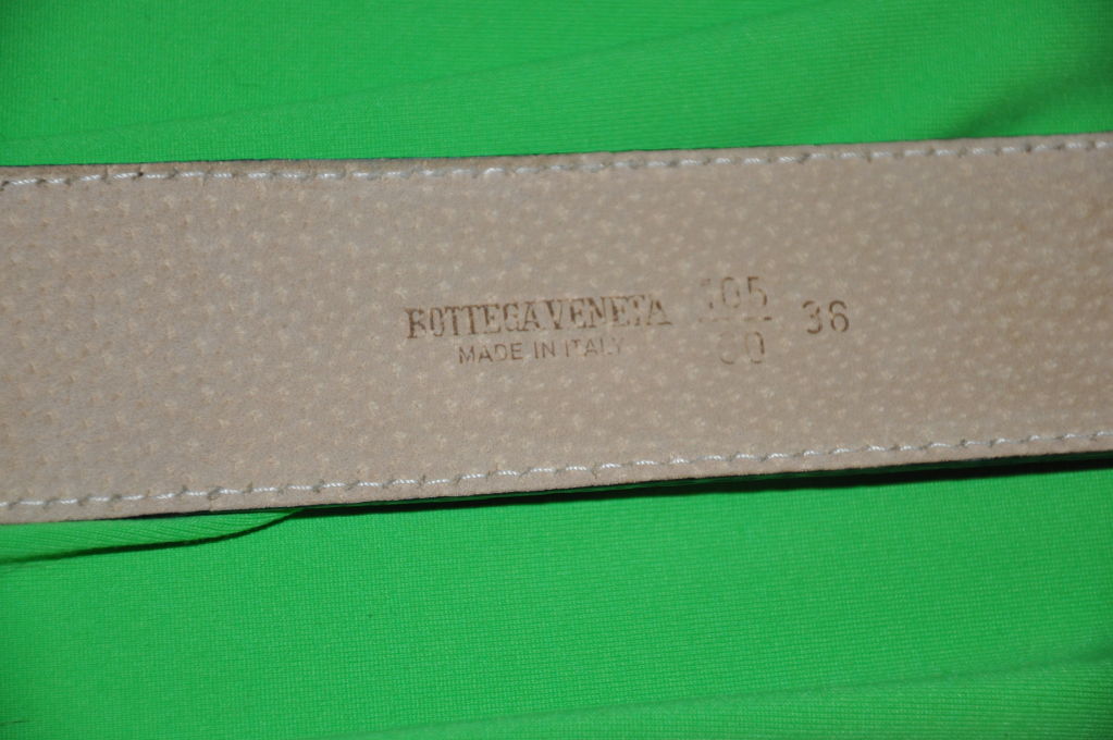 Women's Bottega Veneta embossed leather belt with gold hardware For Sale